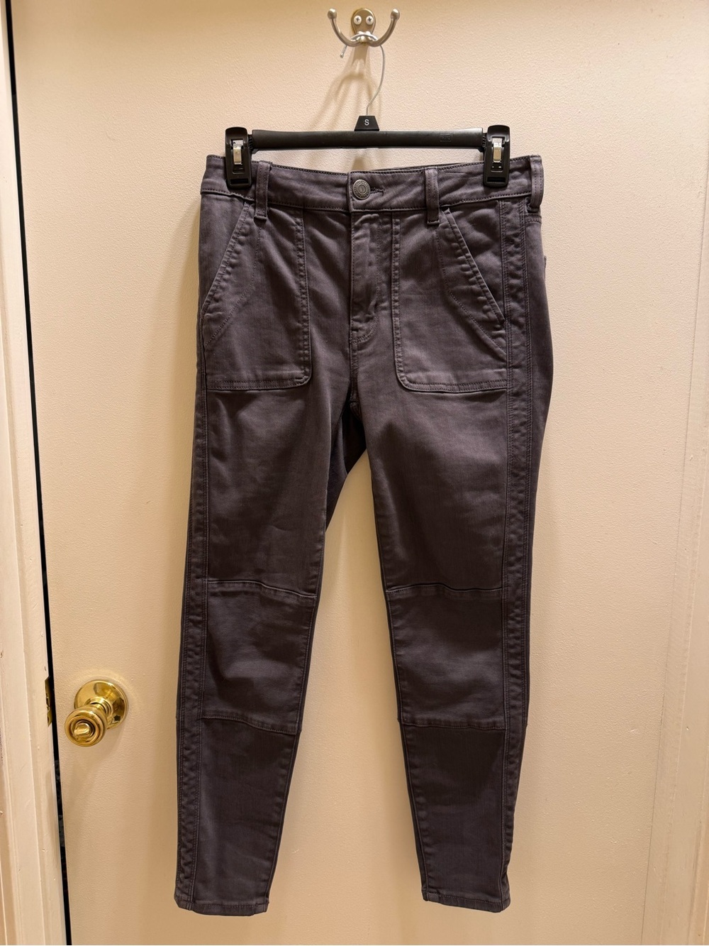 4 short gray American Eagle cropped jeggingz
